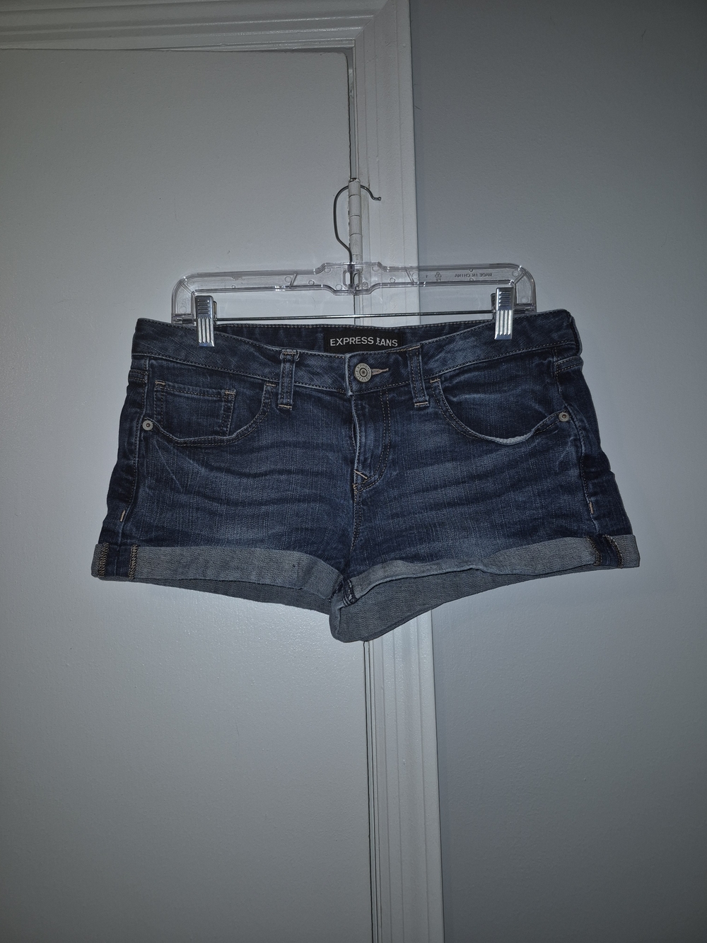 Express Size 8 Women's Dark Blue Denim Roll-Cuff Shorts